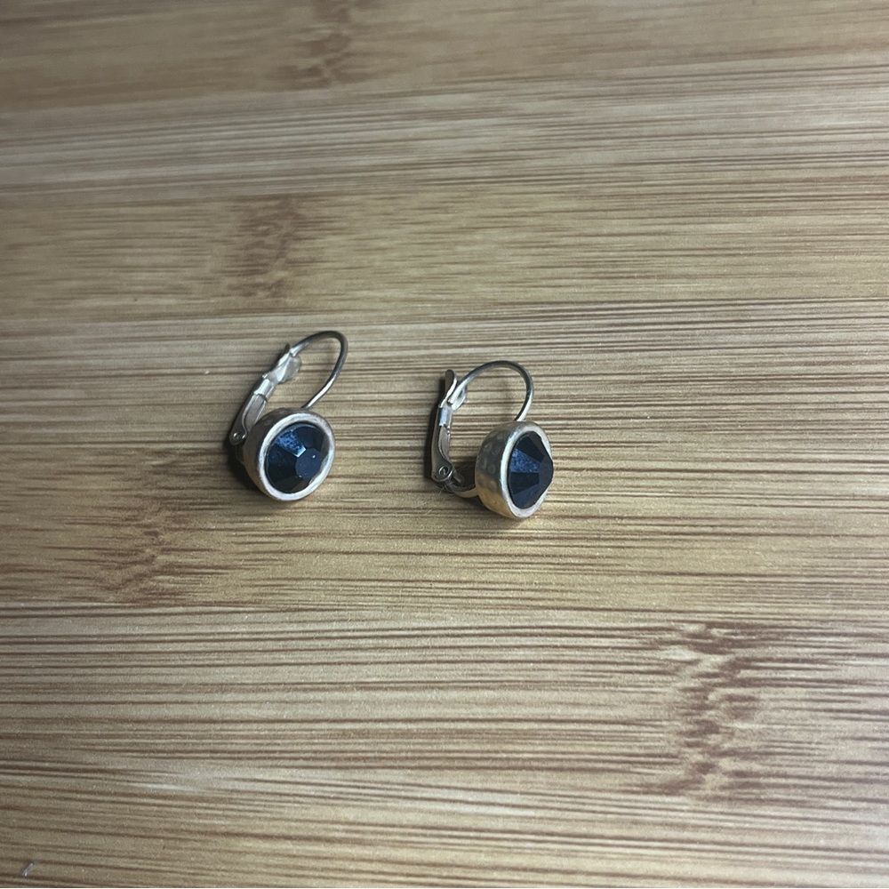 Elegant Gold and Black Drop Earrings - Picture 4 of 6